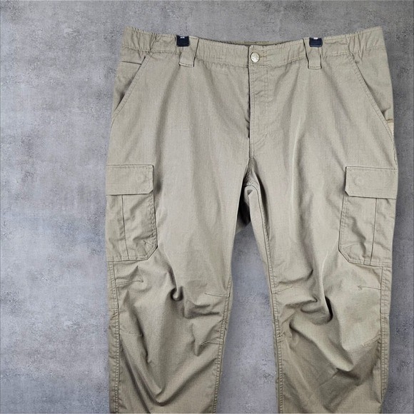 Under Armour UA Storm Tactical Cargo Olive Pants Loose Mens Size 44x30 Clean! - Picture 1 of 11